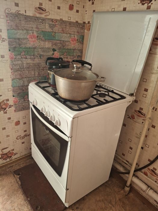 Продам газовую плиту