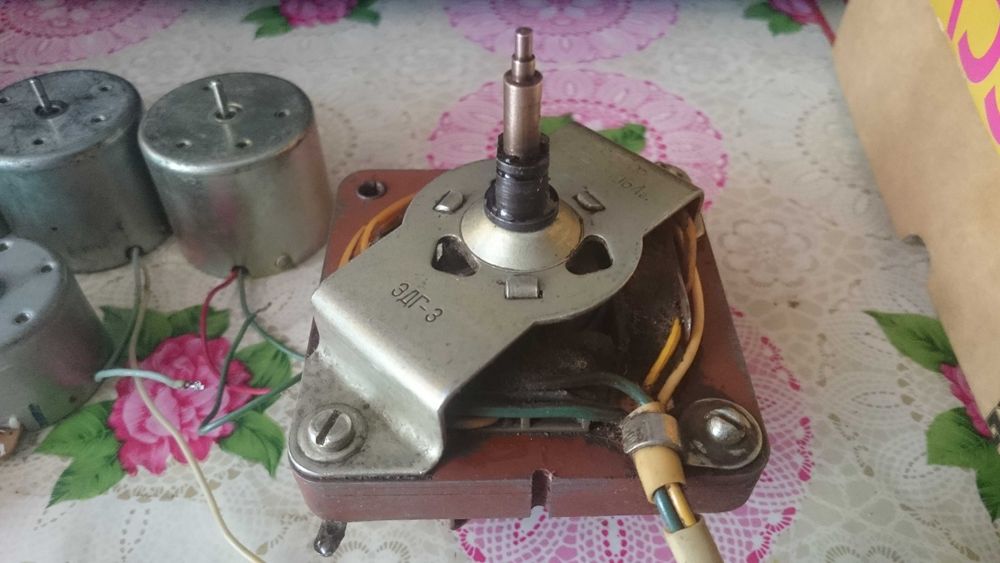 Различные моторы для кассетных магнитофонов, DVD-проигрывателей и др.