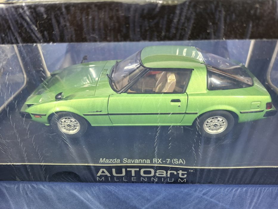 Vand macheta Mazda Savanna RX-7 (Autoart Millennium) 1.18