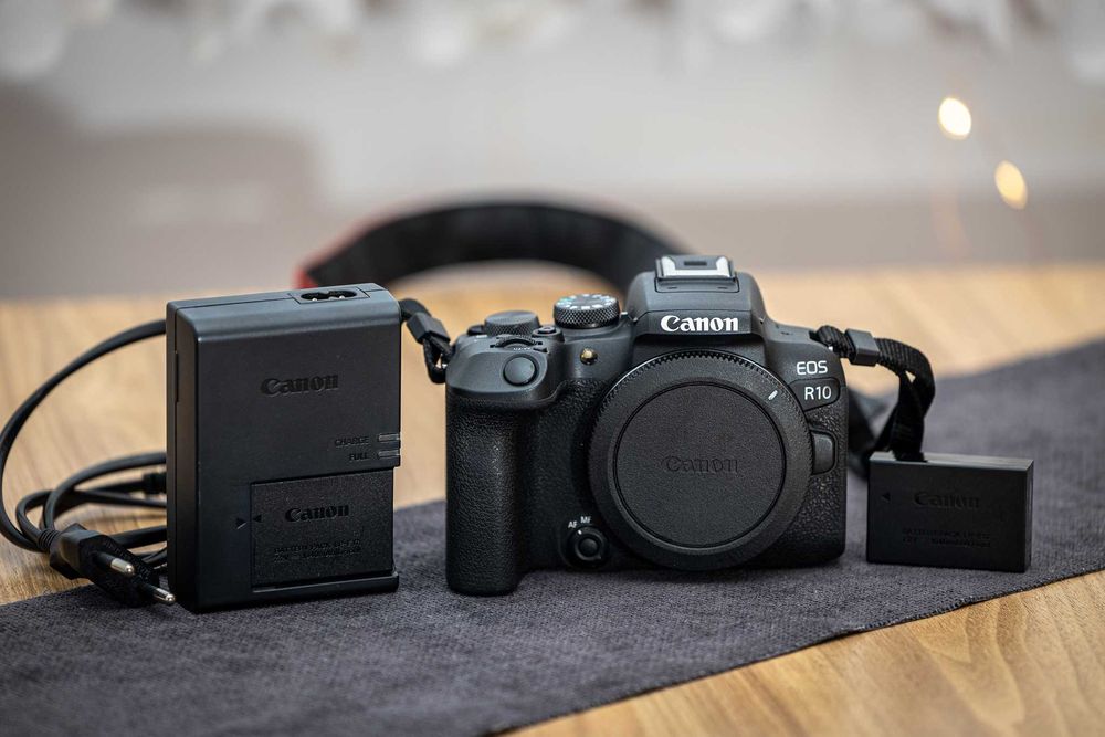 Продавам Canon R10 - Тяло + 2 батерии