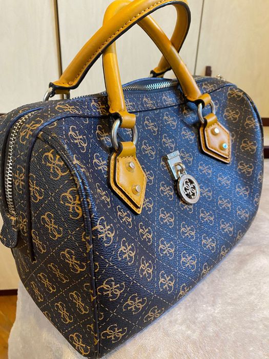Чанта Guess оригинална