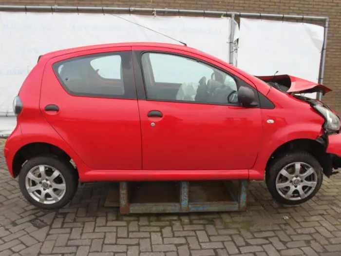 Toyota Aygo 08г. 1.0i 67k.c.ЧЕРВЕНА