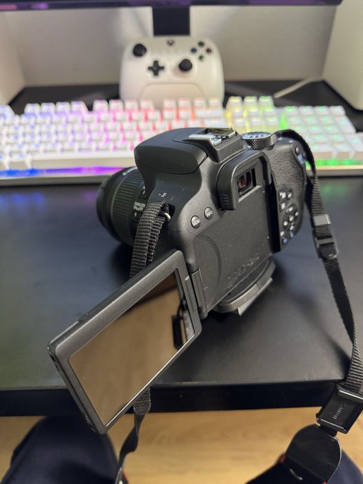 Canon 800d cu obiectiv + Card 32gb + Geanta