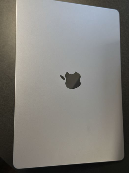 MacBook Air 15 -inch  / M3  / 8 Gb RAM / 256 gb / Space Gray / Nou |