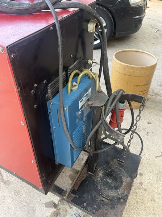 Unic Lincoln Electric Square Wave TIG 300 AC/DC 300A + torță + răcire + cărucior
