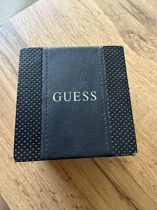 Продавам дамски часовник GUESS