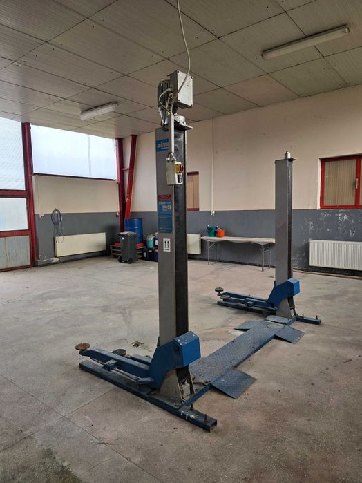 Vând elevator auto ZIPPO, 2 coloane, capacitate 2.000 kg – fabricație germană