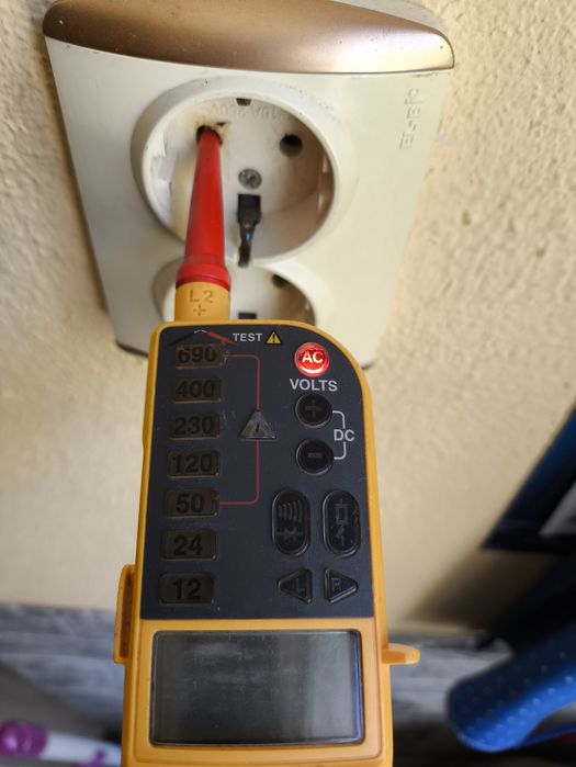 Fluke Т150 двуполюсен тестер за напрежение и проводимост с LCD дисплей