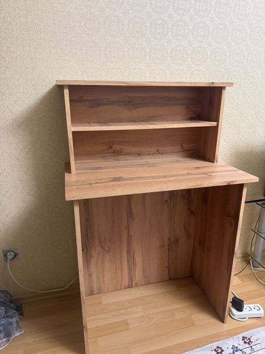 Продам стол ресепшн