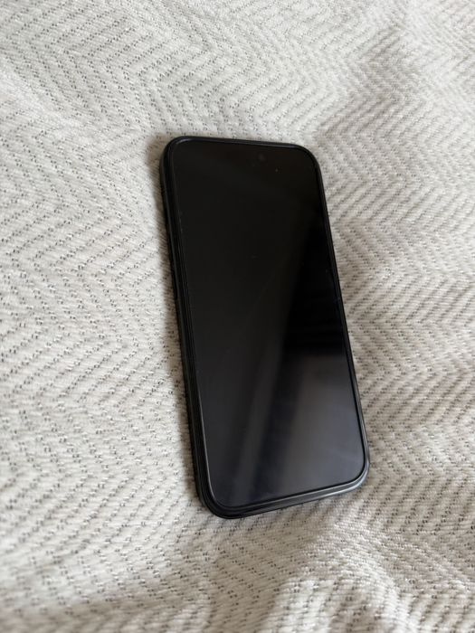 iPhone 15 в хорошем состоянии