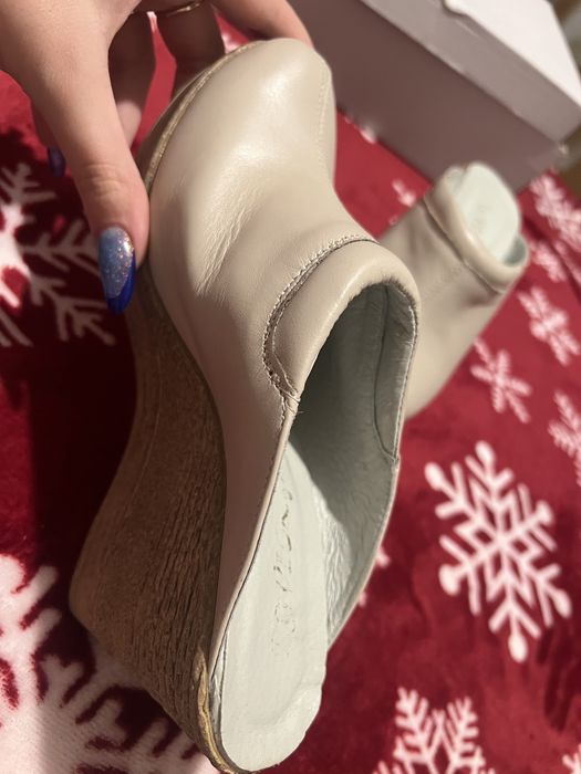 Saboti crem, marime 38