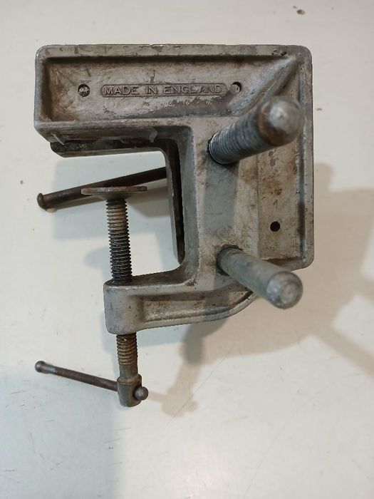 Продавам менгеме