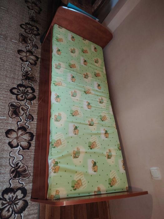 Продавам детско легло