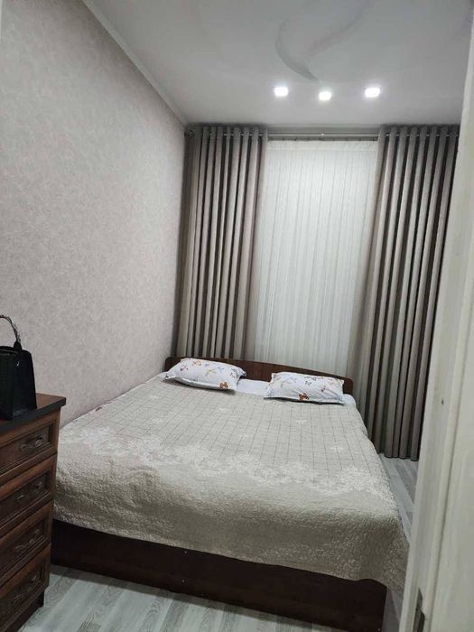 Чиланзар 1 квартал высокопотолочка 2 комнатная