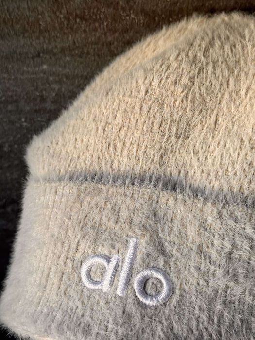 Кашмирена зимна шапка Alo yoga