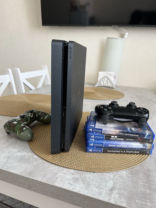 Ps4 slim, 2 геймпада, 4 игры, 500гб
