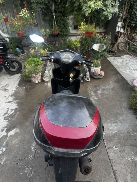 Skuter 150kub sotiladi benzinli