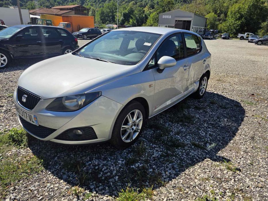 На части Seat Ibiza 1.6tdi Cay ръчка 2011г Сеат Ибиза