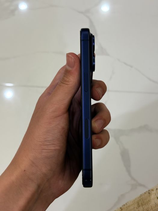 срочно Iphone 17 pro в идеале (без ремонта, 100 акб)