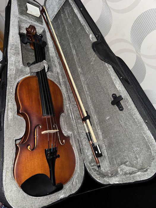Скрипка Jinyin 1/2 size violin в отличном состоянии.