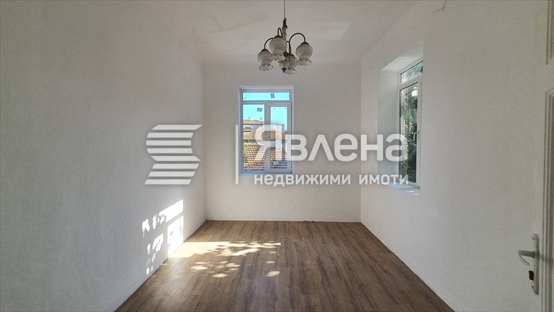Продава се Промишлена сграда в Варна, Галата - 230 кв.м за 750 €/кв.м - Снимка #4