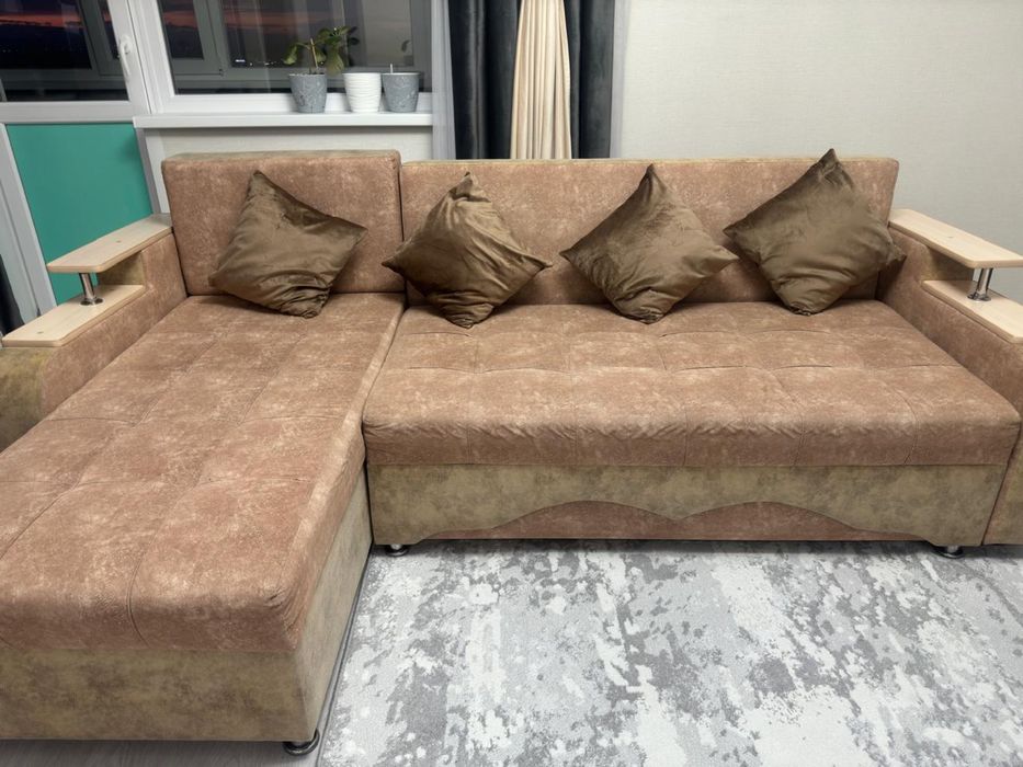 Продам уголный диван