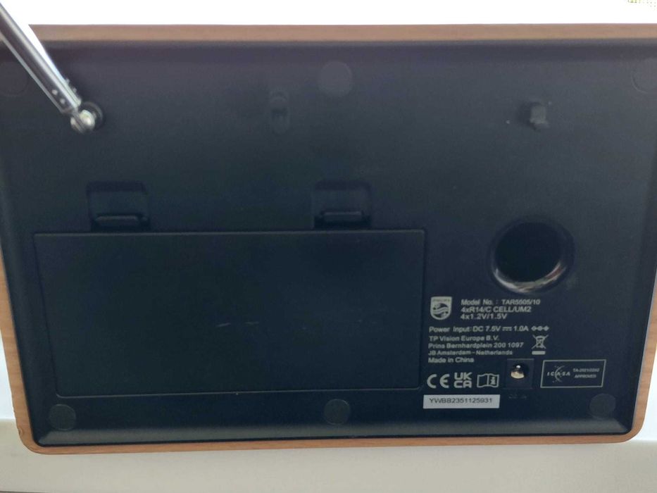 radio Philips TAR5505/10 cu Bluethoot si DAB+