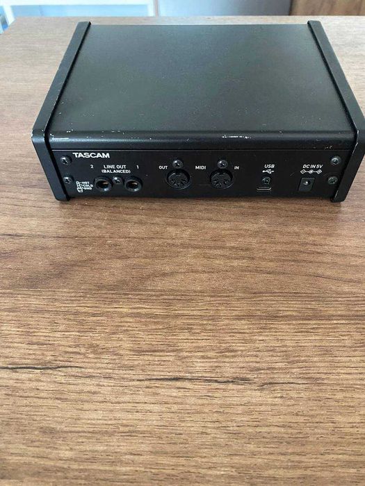 Tascam US-2x2HR USB аудио интерфейс