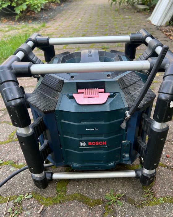 Работно радио Bosch и DeWalt