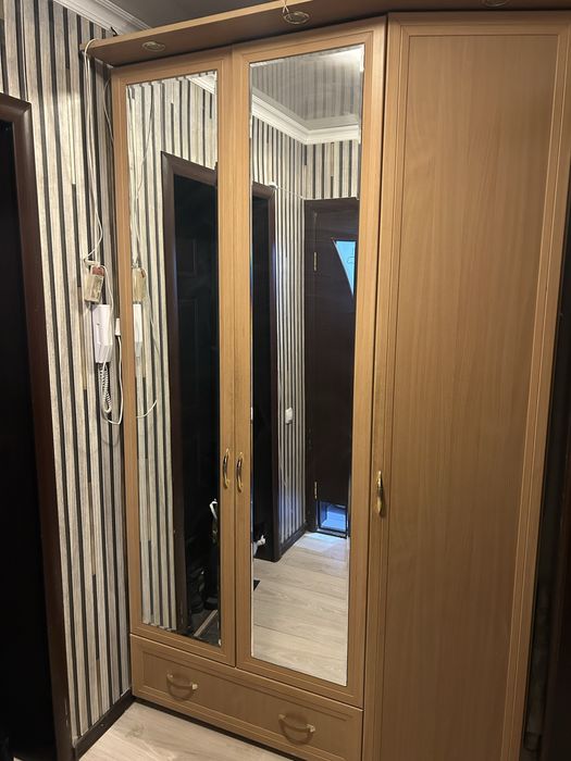Продам шкаф для прихожей не дорого