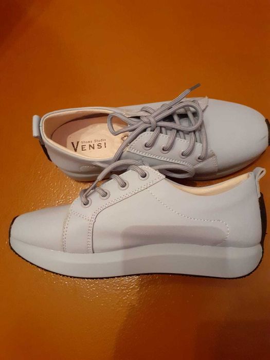 Продам  молодежную обувь