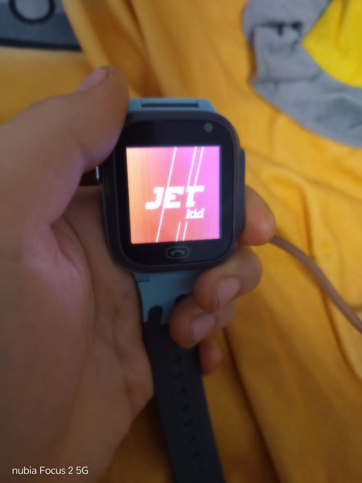 Продам сенсорные часы