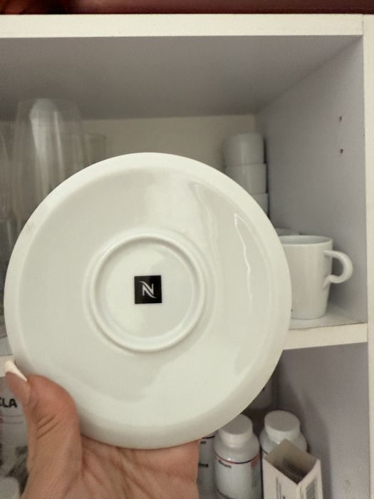 Set cesti espresso + farfurii set albe Nespresso