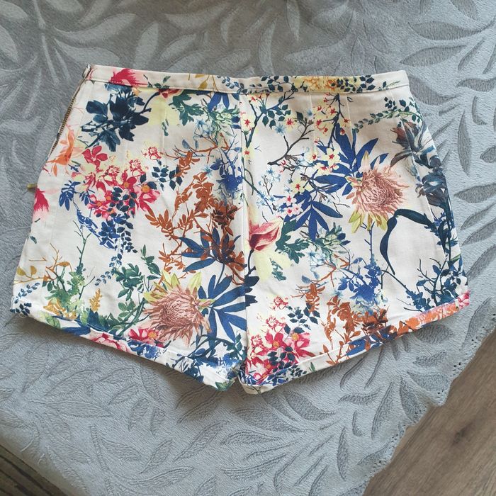 Дамска пола desigual, Levi's,pull&bear,stradivarius