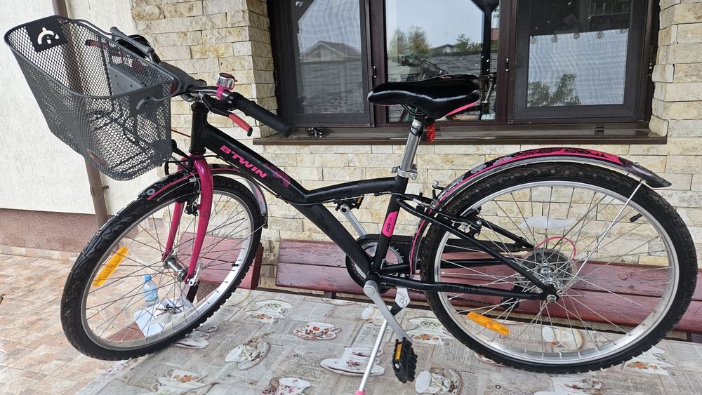 Vand bicicleta Btwin Poply500, 24", negru-roz, in 6 trepte