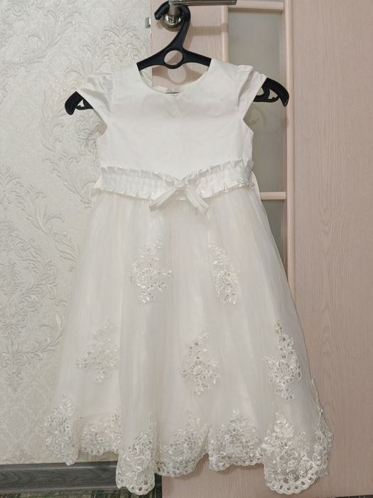 Белое платье бальное