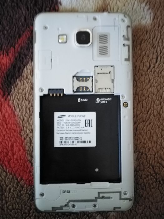 Телефон  Samsung