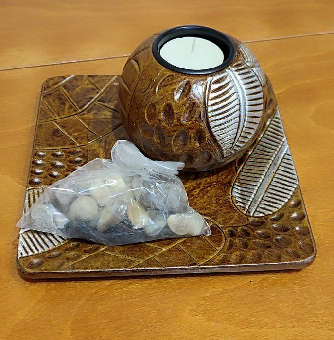 Сувенири - дървен свещник (нов) и комплект за ракия