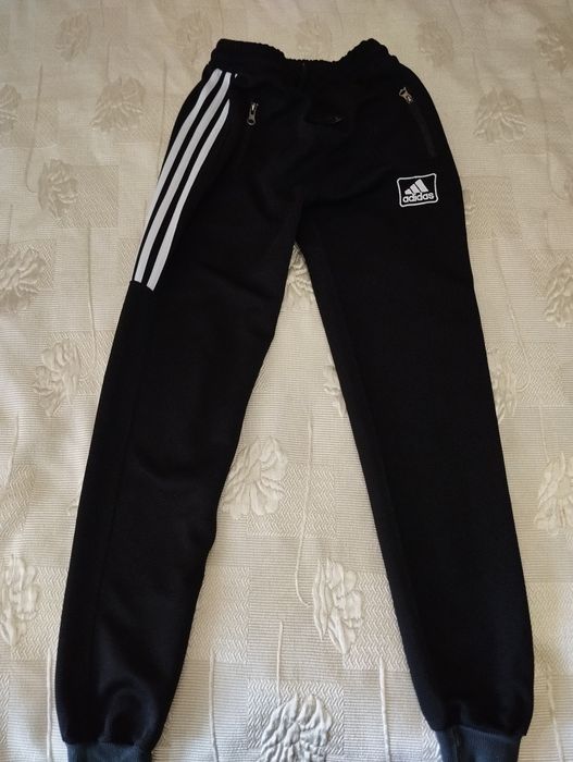 Оригинални долнища на ,, ADIDAS''