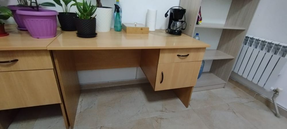 Стол офисный, подойдёт для учёбы