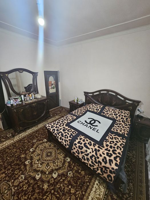 Қибрай тумани Узумзор маҳалласида 6 сотих 6 хона уй сотилади.