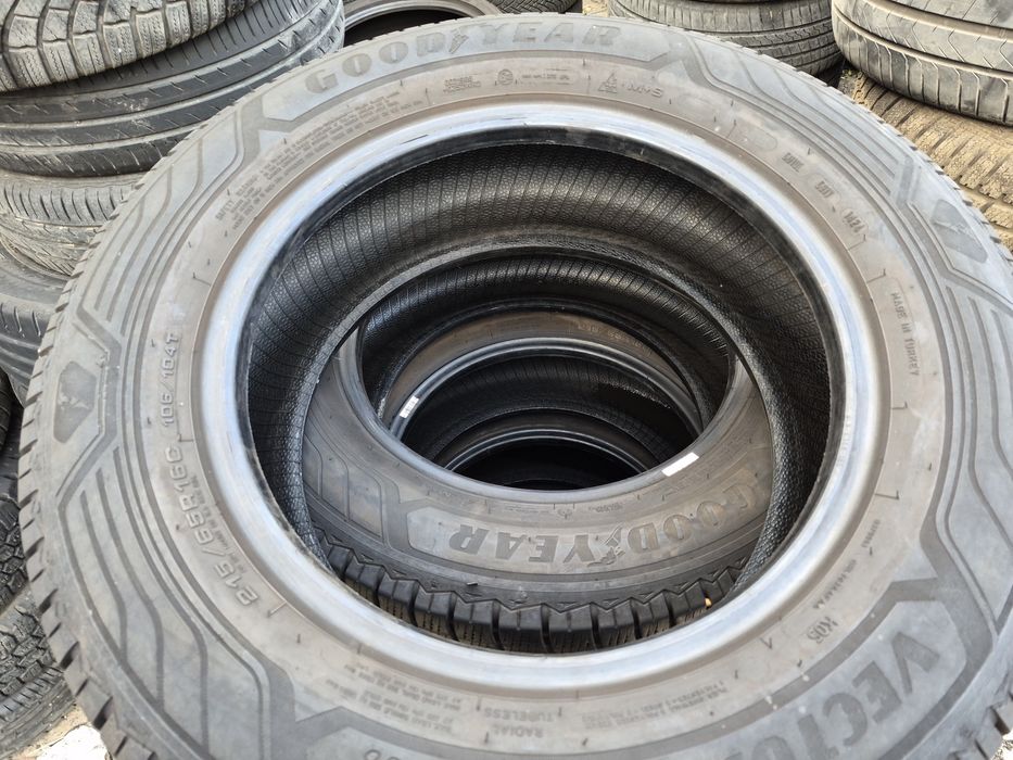 4бр. 215 65 16С Goodyear всесезонни.