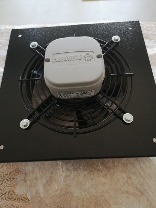 Ventilator axial de perete