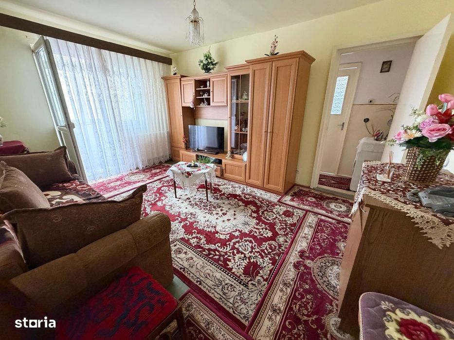 Apartament 2 camere cu balcon zona Vasile Aaron