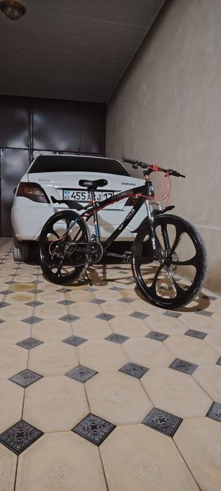 Велосипед BMW в хорошем состоянии