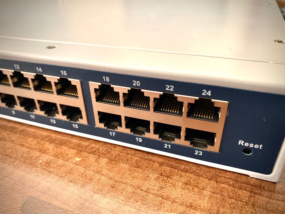 Managed switch CNet CSH-2400W