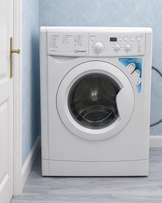 Машинка автомат. Indesit
