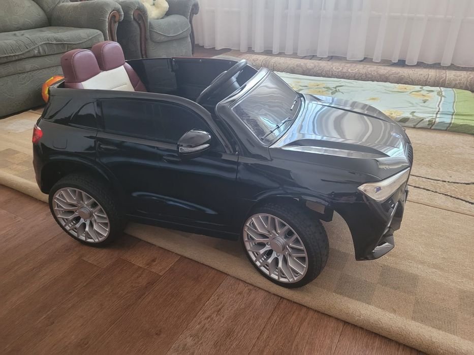 Машина BMW X8 для детей