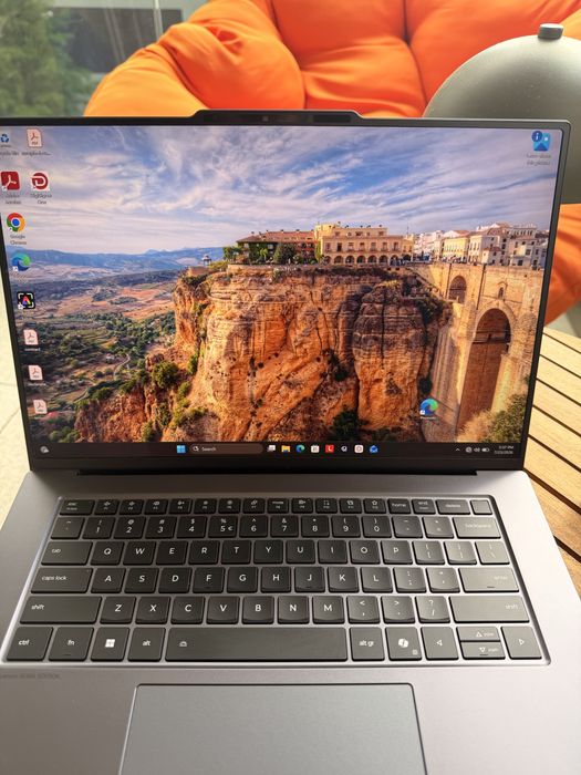 Lenovo ThinkPad X9-15 Gen 1 Aura Edition cu procesor Intel® Core Ultra 7 258V pana la 4.80 GHz, 15.3" 2.8K OLED, 32GB RAM, 1TB SSD