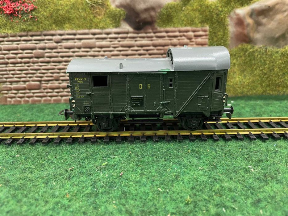 Вагон пътнически поща 2-осен Пико HO 1:87 влак ЖП модел